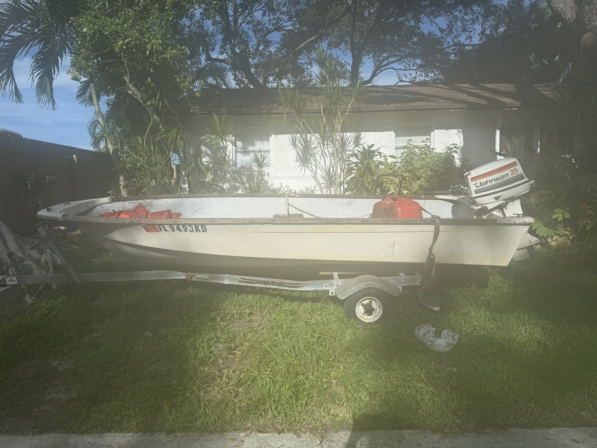 Small 13 1/2 Boat With Trailer