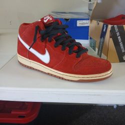 Nike SB Dunk Mid Pro 
