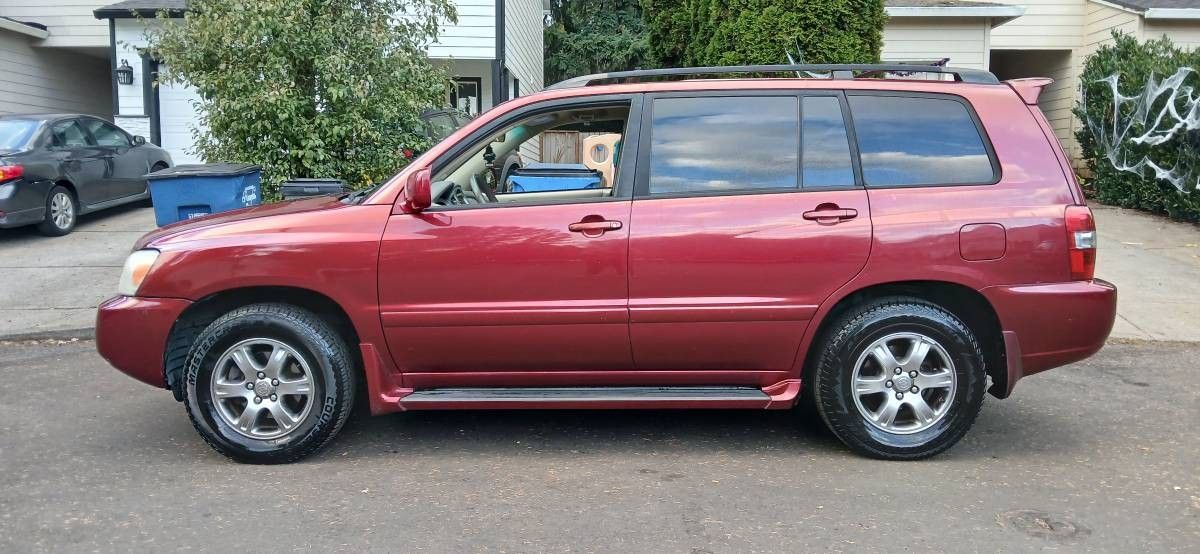  toyota highlander awd 3rd row good tags Clean title daily driver