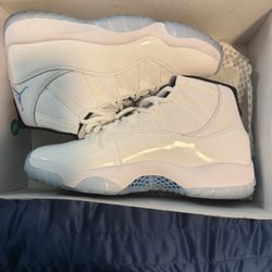 Jordan 11 Legend Blues 
