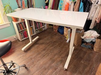 Sitting/Standing desk - great condition