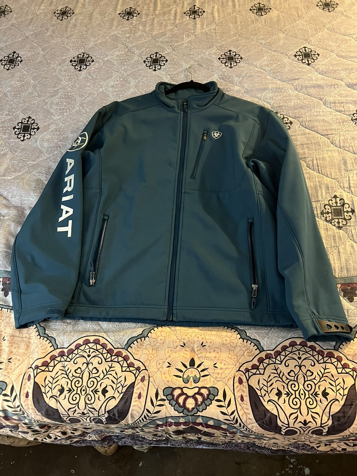 Men’s Ariat Vest And Jacket(medium)