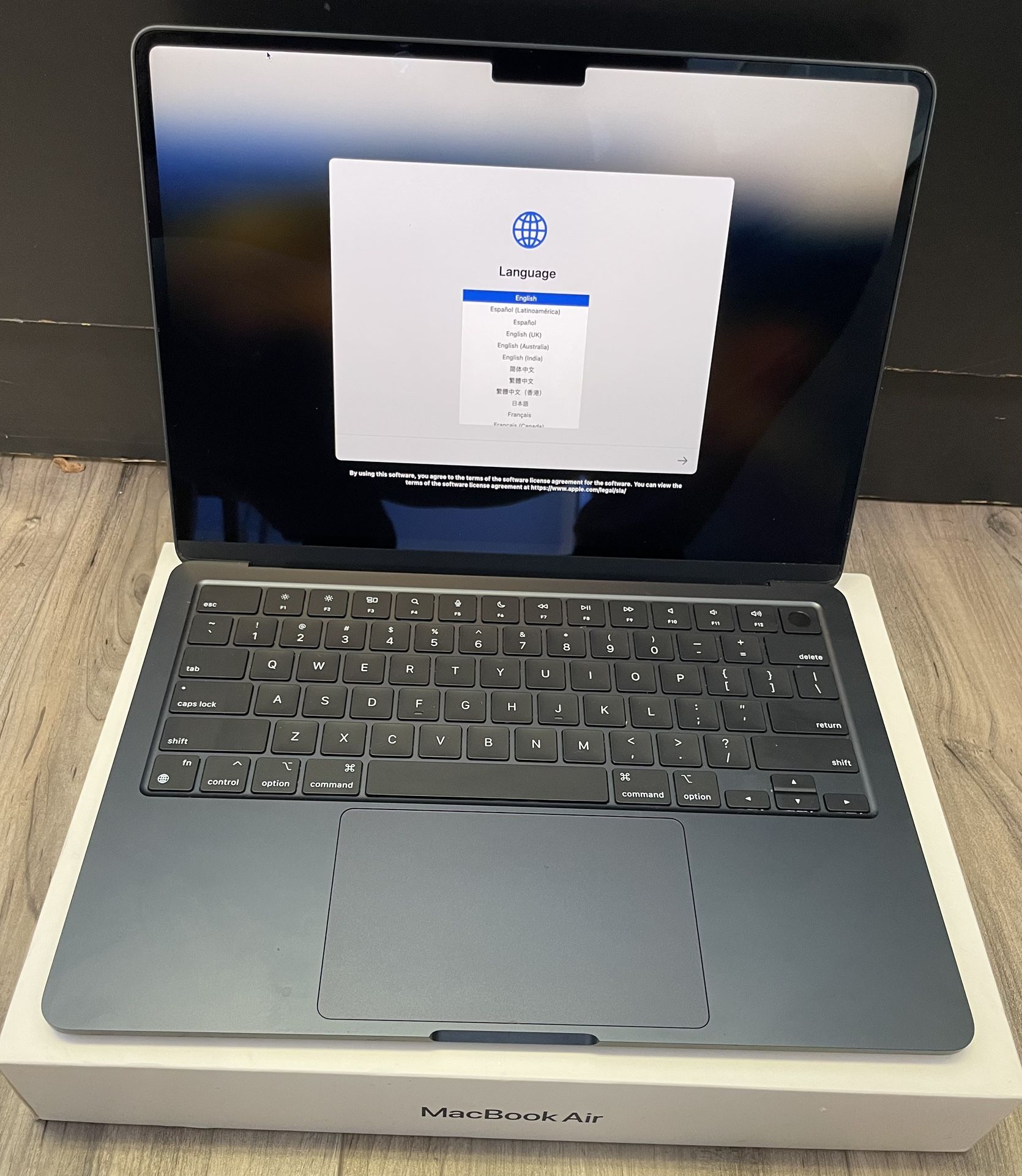 2022 MacBook Air 13.6” 8GB/256GB SSD M2 Midnight Blue W/Original Box & Charger