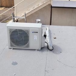  Minisplit no los agarre el frio  🔥🔥🔥Minisplit marca aux y york de 1 tonelada 110 v cubre 450 pies cuadrados  12000 BTU no sufra frio 🔥🔥🔥 Ni cal