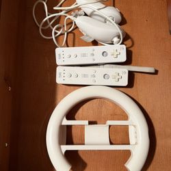 Nintendo Controllers… 2 Wii Controllers 2 Nun Chucks And Wii Wheel 