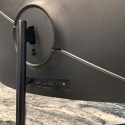 Gaming Monitor (30” Oval Screen ) 