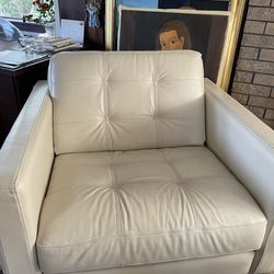 Pair of Italian leather chairs 38hx35wx18(seat)