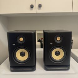 KRK Rokit 5 g5 with stands
