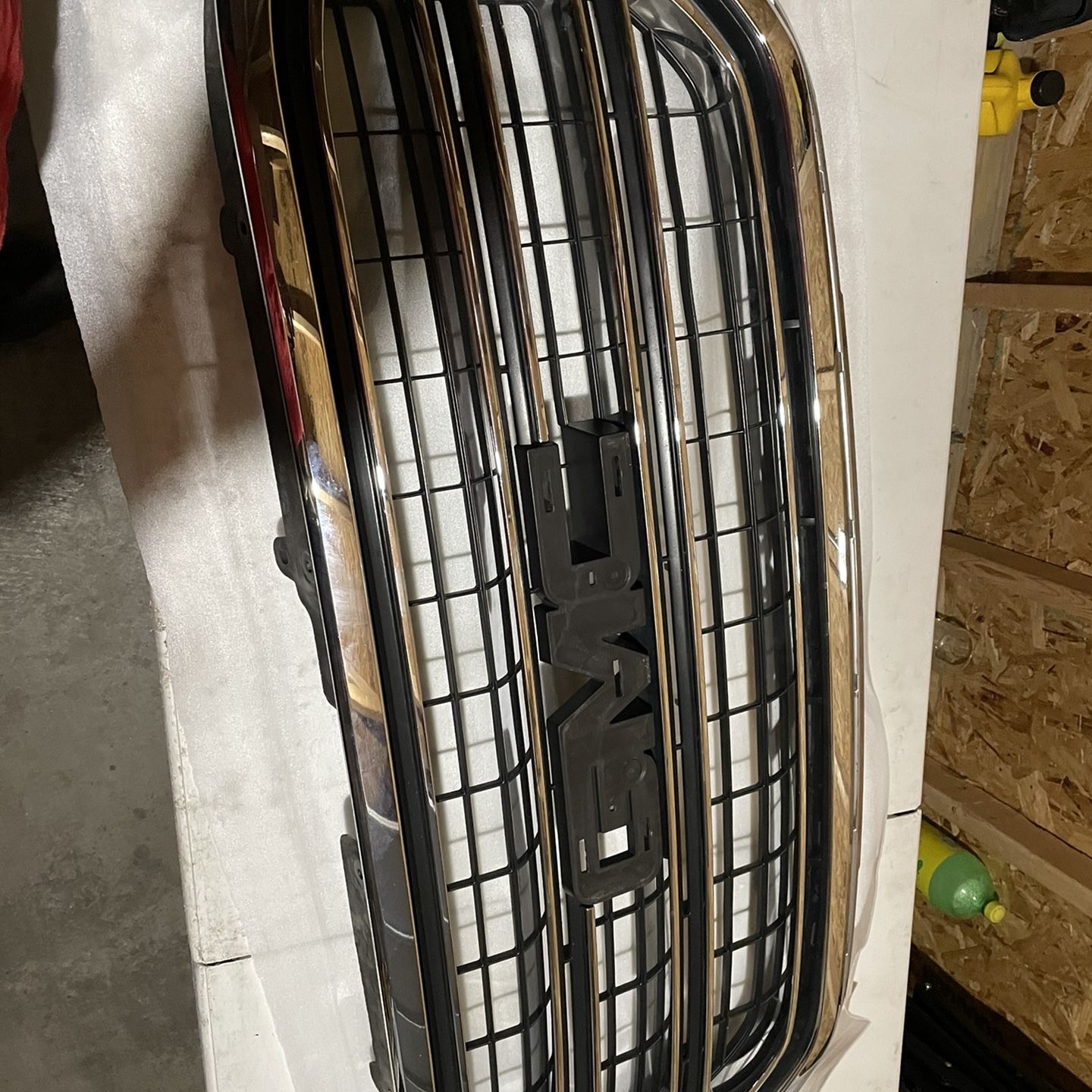 OEM GMC Yukon Grille Fits 2015-2019