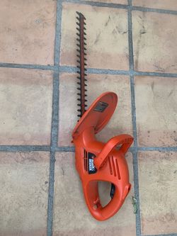 Black and Decker 17” electric hedge trimmer