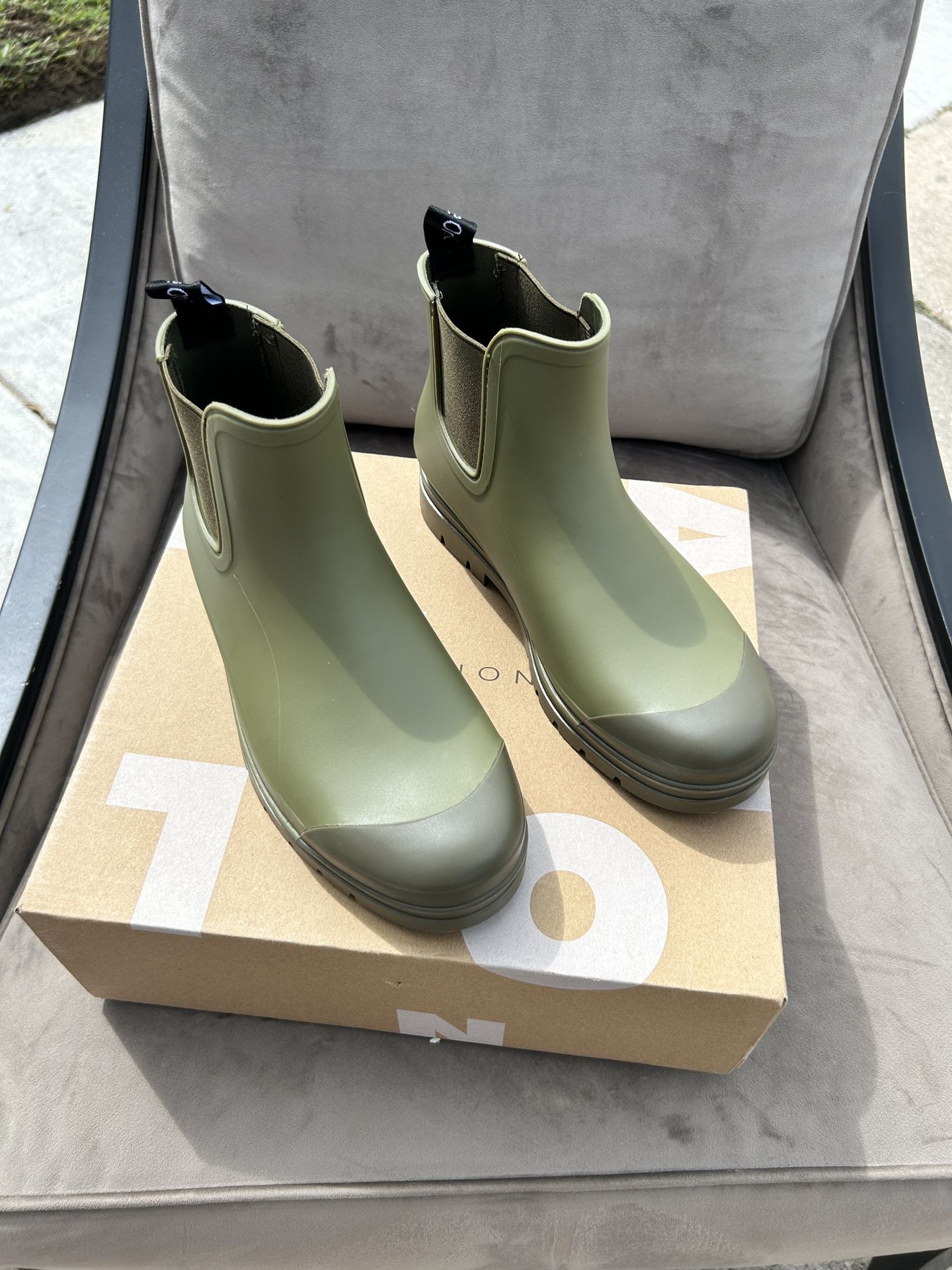 Planone Chelsea Rain Boots (size 6)