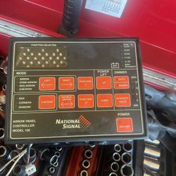 Arrow Panel Controller Model 100