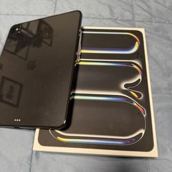 Ipad Pro 13” M4 W/ Magic Keyboard