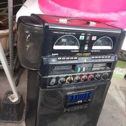 8track  Player And Tape Stuck On Cant Be Turn Off