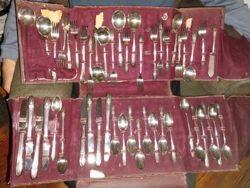 Antique Wm Rogers Original Plated International Silver 48 piece Set In The Original Leather Case