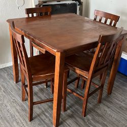 Dinette Set With Chairs 