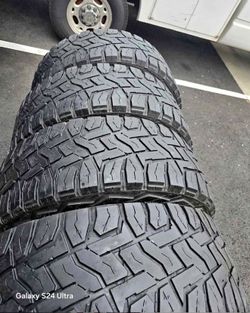 275/65/18 Toyo vendo un set de llantas usadas excelente condiciones de vida las 4 ✅🤩I am selling a set of used tires, all 4 in excellent living condi