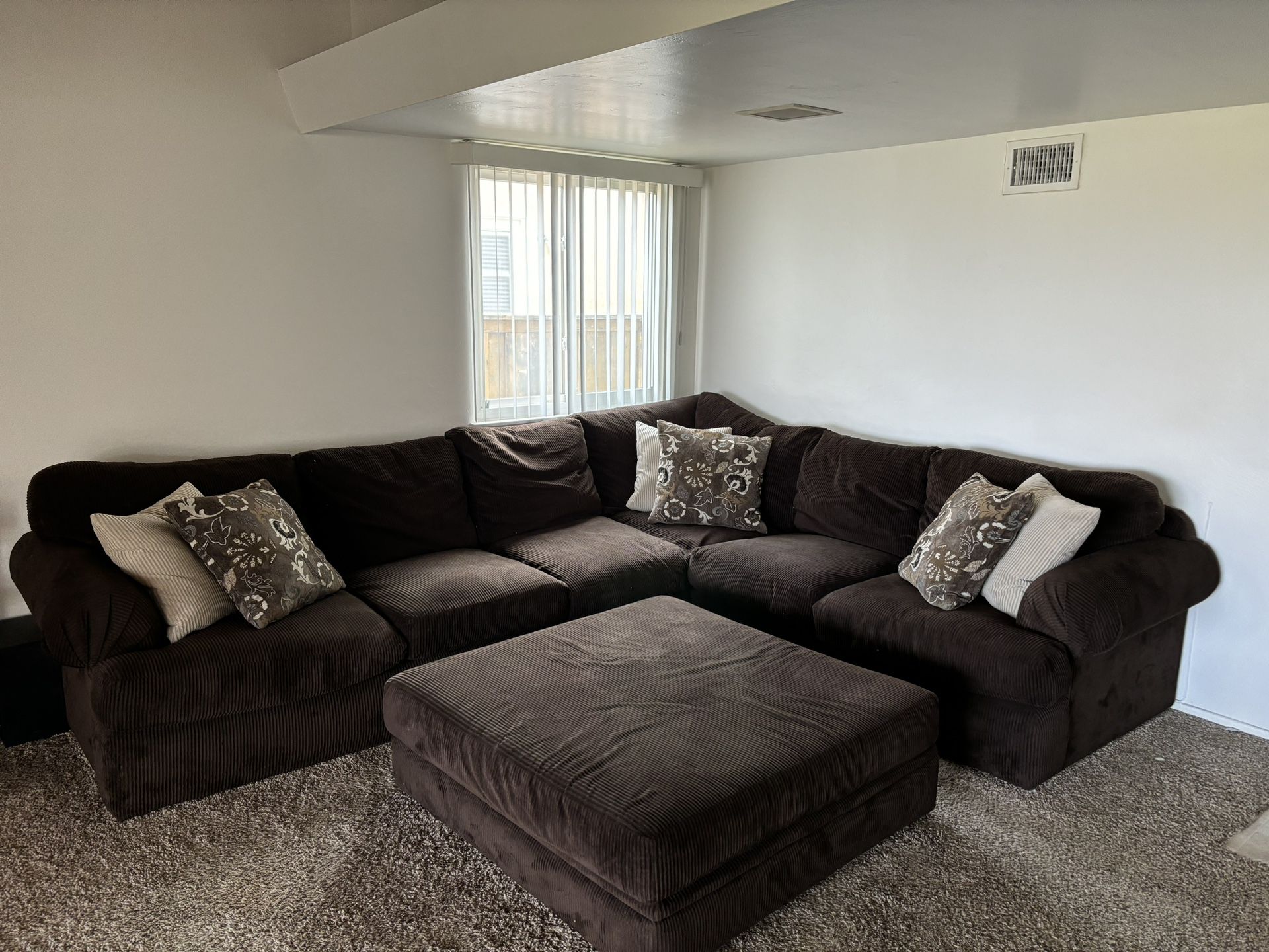 Large Brown Jerome’s Sectional Sofa Couch With Ottoman 