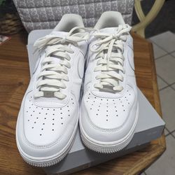Nikes Air Force Ones 
