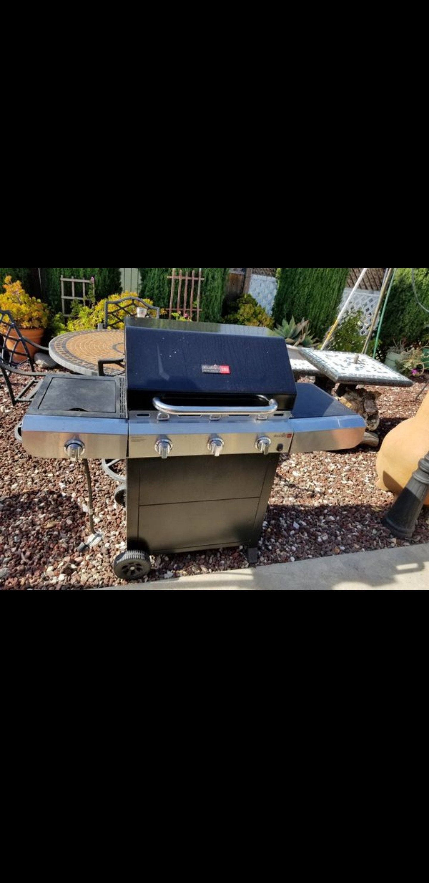 Char Broil Performance TRu Infrared Stainless Steel & Black BBQ with side stove & propane tank included (works good!)