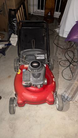2009 Briggs & Stratton Lawn Mower Preowned Just needs a push to prime button