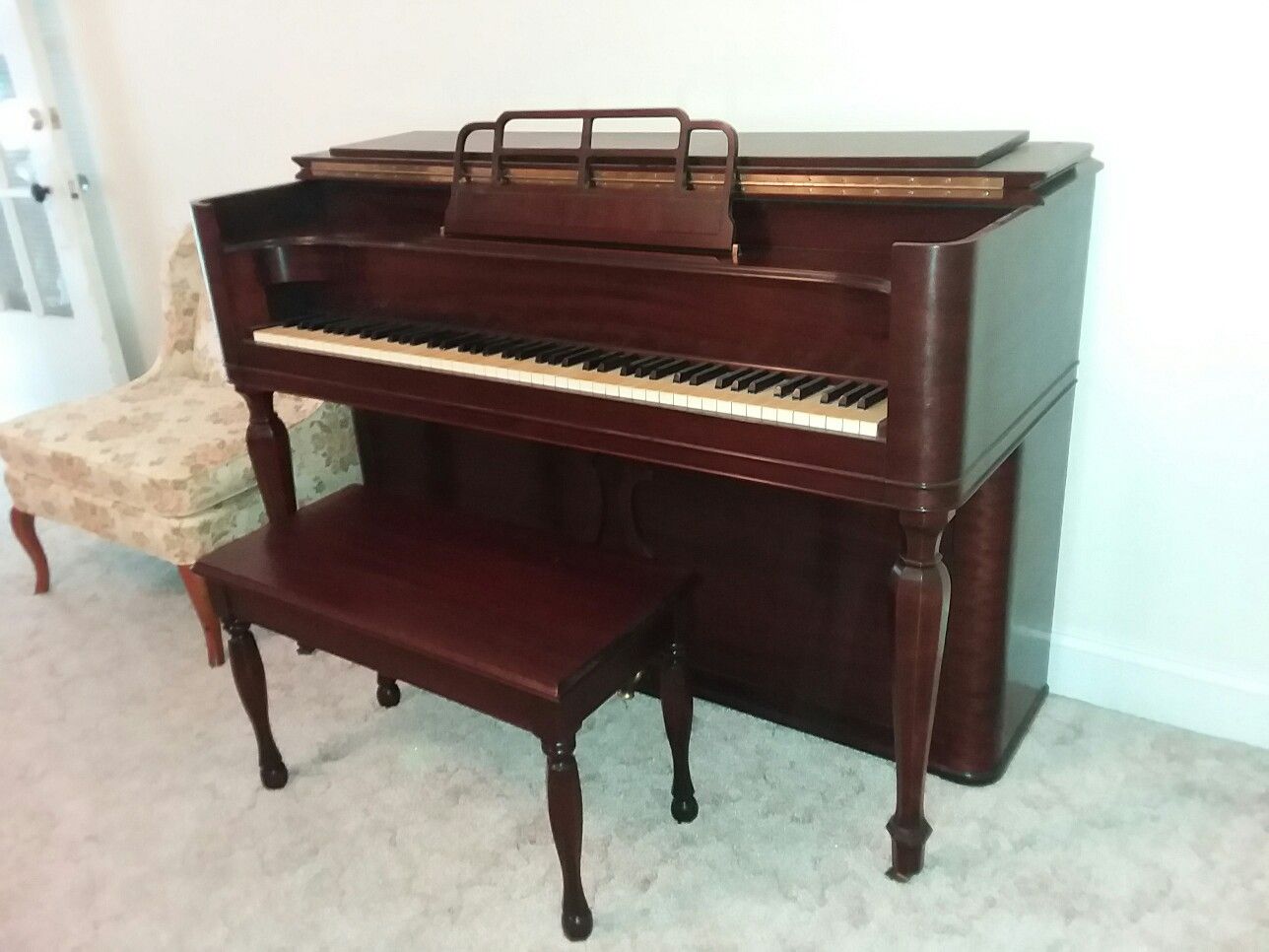 Beautifull piano EXCELENT CONDITION solid wood