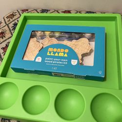 Wood Pirates Kit  and Plastic Paint Tray