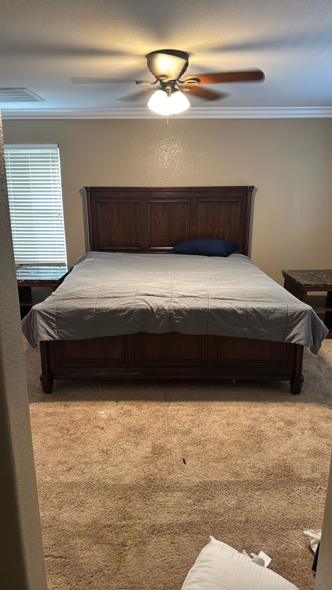 2 Yr Old Cal King Bedroom Set Wit 2 End Tables