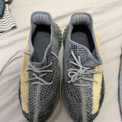 3 Pairs Yeezys