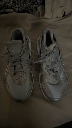 Nike Woman’s USA Size 7 Sneaker Silver, Grey, White