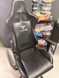 Vitesse Gaming Chair Black