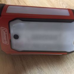 COLEMAN TRI-PANEL LED LANTERN