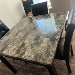 Dining Table & 4 Chairs 