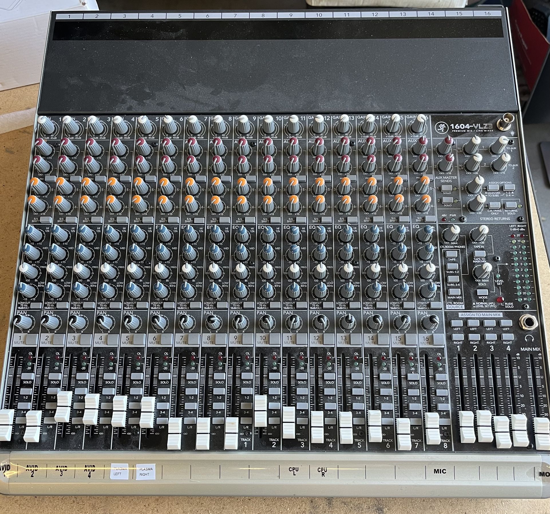 Mackie 1604-VLZ3 16-Ch / 4-Bus Analog Mic / Line Mixer #1087