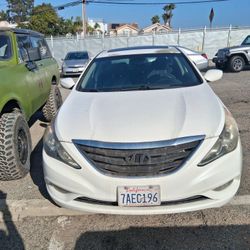 Super Clean  2013 Hyundai Sonata.2.4 