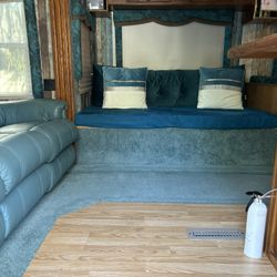 Fifth Wheel Camper 
