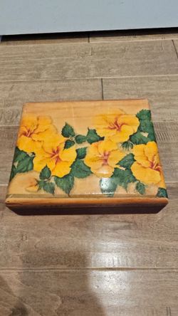 Vintage Hand-Painted Floral Wooden Trinket Box – Yellow Hibiscus Keepsake Box