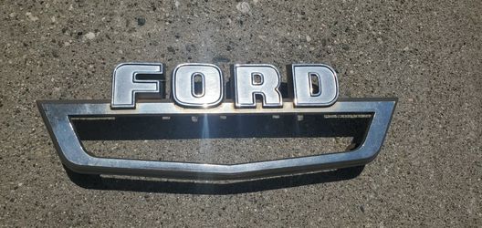 Vintage Ford Insignia