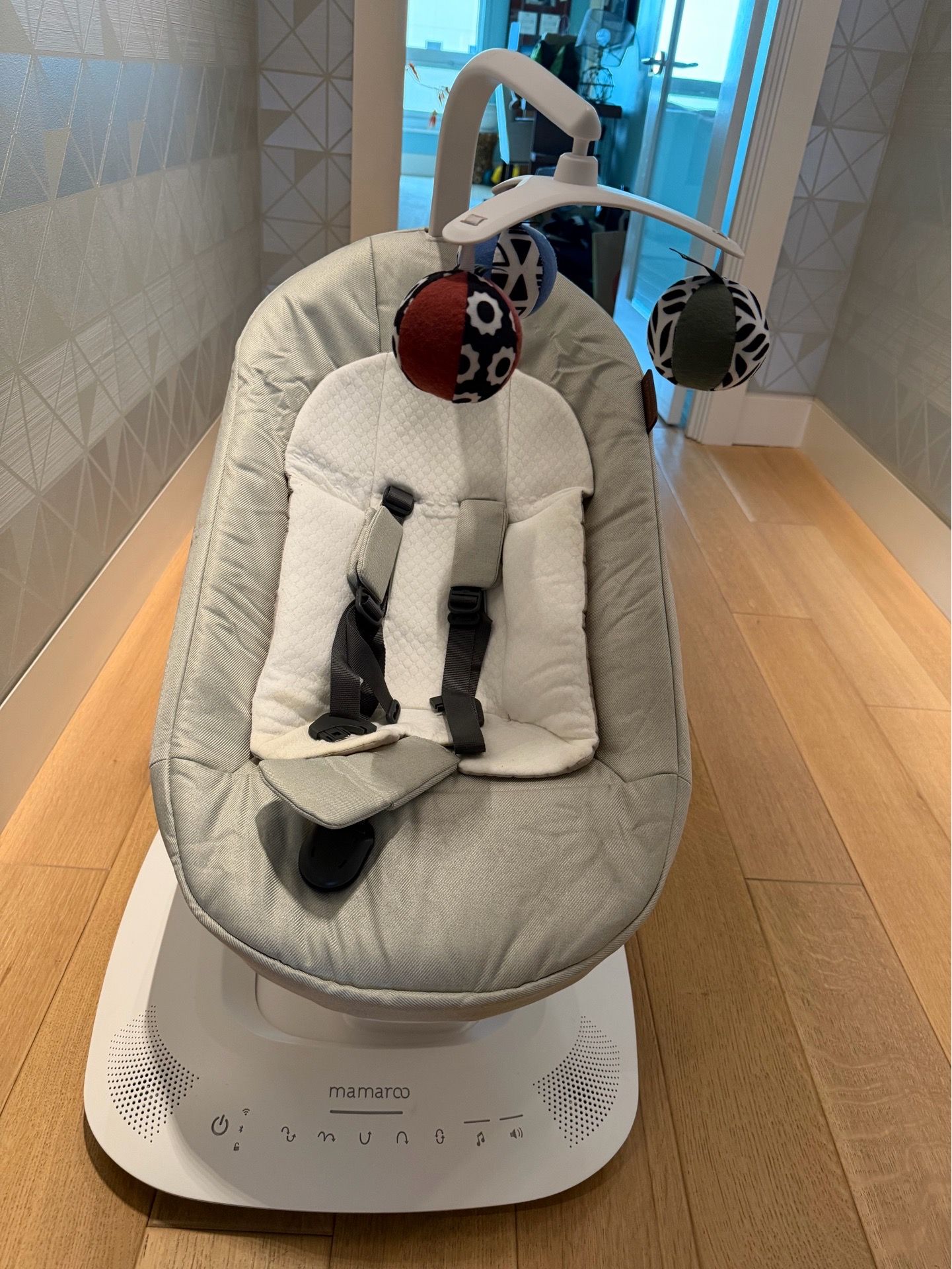 UPPAbaby Mamaroo baby swing