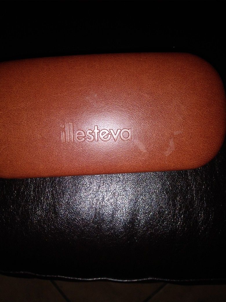 Vary Nice Pair Of I illesteva Sun Glasses