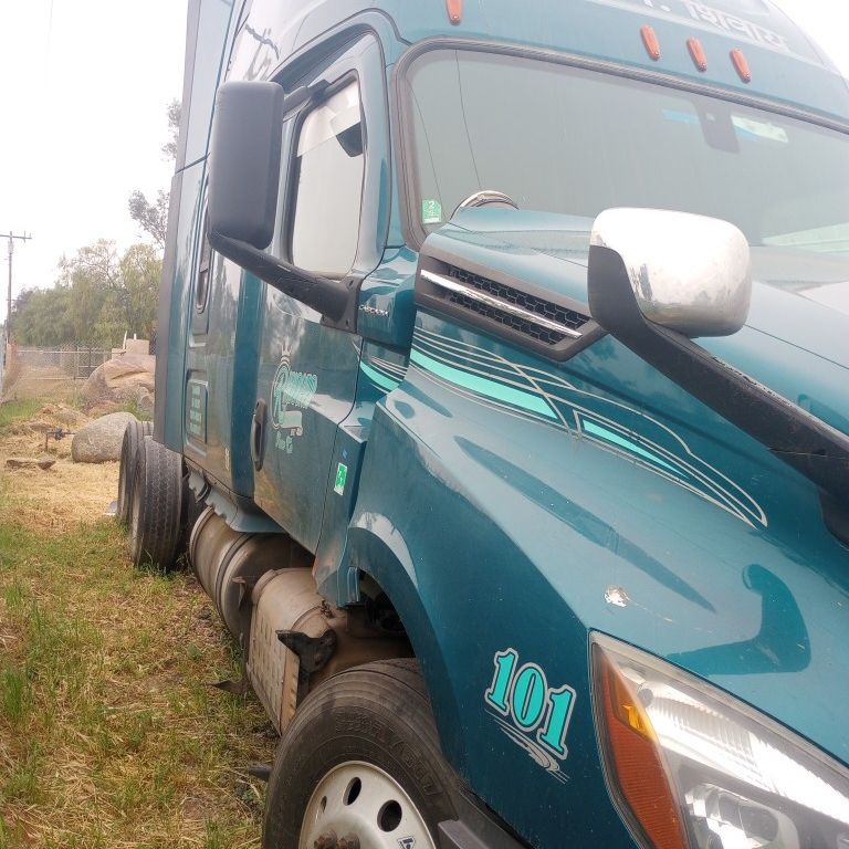 Freightliner Parting Out