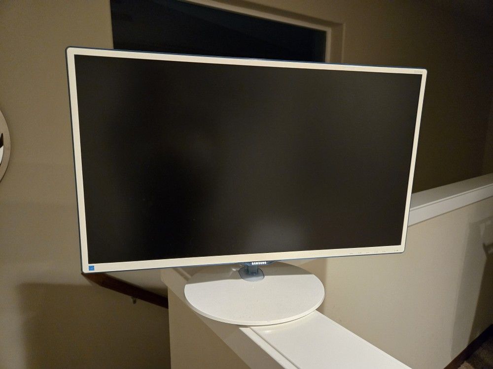 28 Inch Samsung Computer Monitor