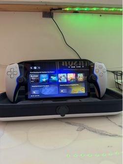 PlayStation Portal, Case and charging stand