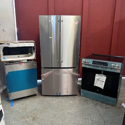 NEW GE KITCHEN APPLIANCE SET 