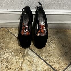 Madden Girl Black Wedge. Size 7