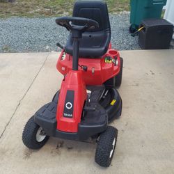 Riding lawnmower. 30 in cut