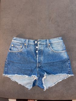 Levi jean shorts female 501 size 29