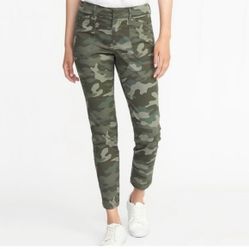 Ladies Old Navy Camo Pixie Pants