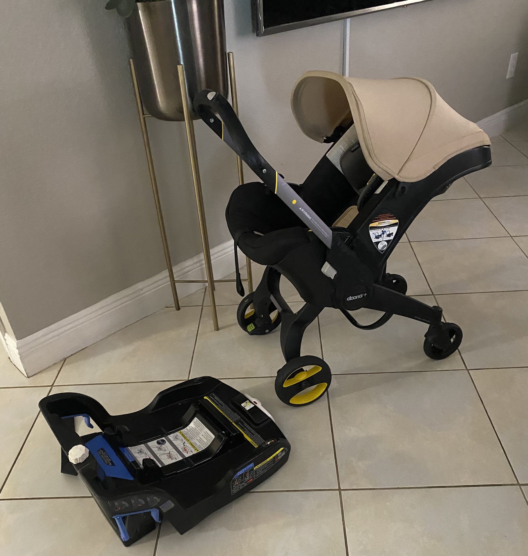Doona Stroller With Base 
