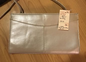 Vintage handbag with shoulder strap 